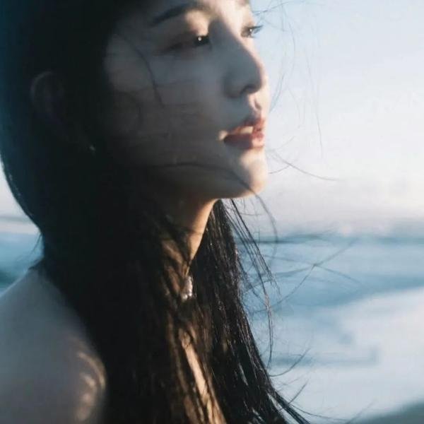 阳台上的坏女孩